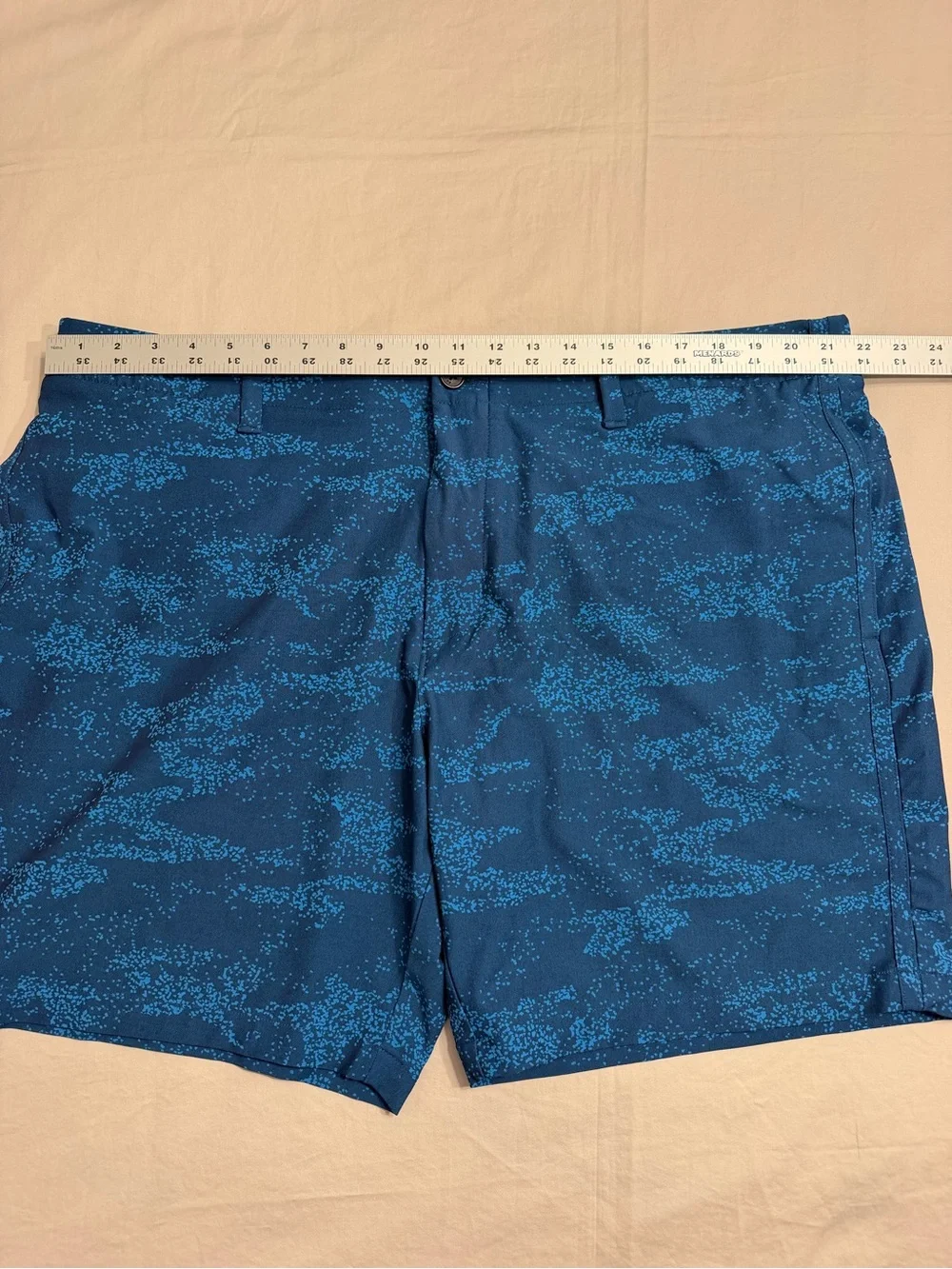 Under Armour Golf Shorts Size 44 Blue Camo Print